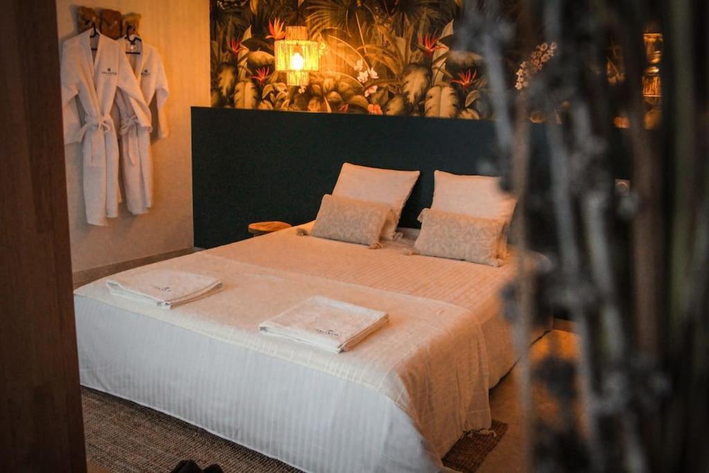 Suite Luxueuse Jacuzzi Suite Amantis By Noma Saint-Chamond Zewnętrze zdjęcie